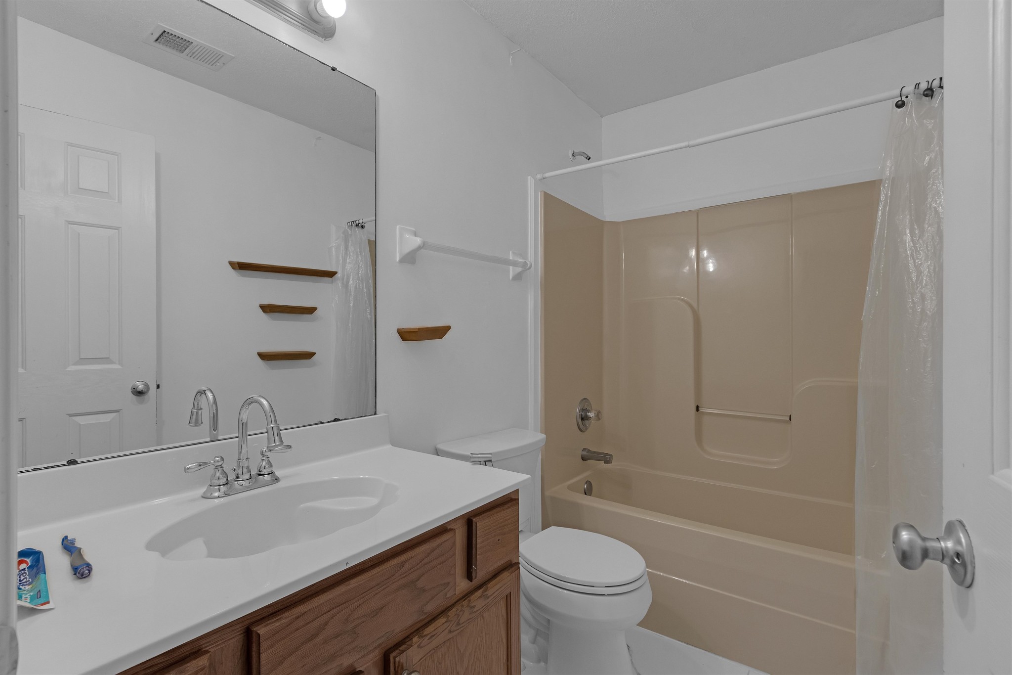 755 North Perkins Road Memphis, TN 38122 - Photo 6 of 25 a bathroom with a sink toilet and shower