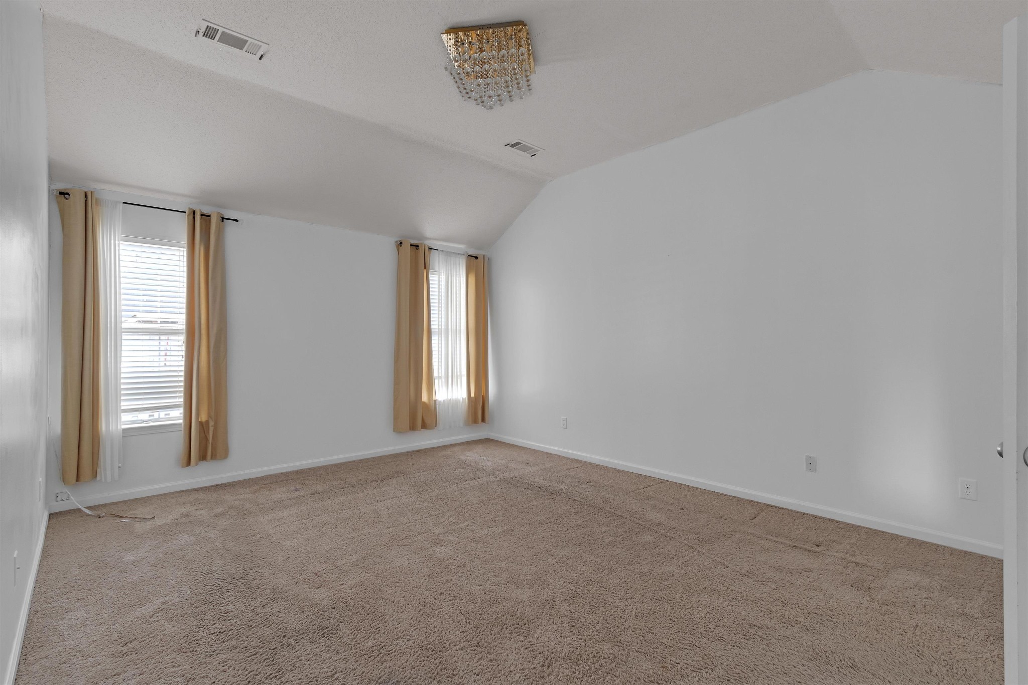755 North Perkins Road Memphis, TN 38122 - Photo 8 of 25 a view of an empty room with a window
