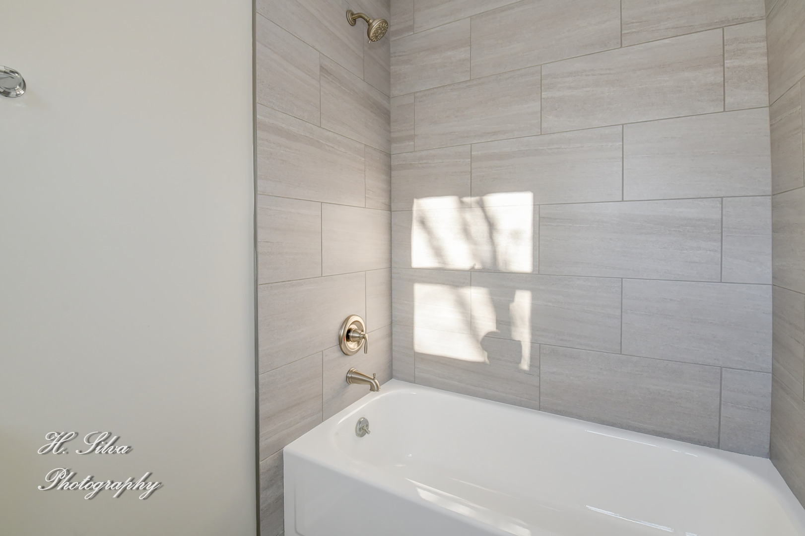 331 Cornell Lane Algonquin, IL 60102 - Photo 19 of 30 a white bath tub sitting next to a window