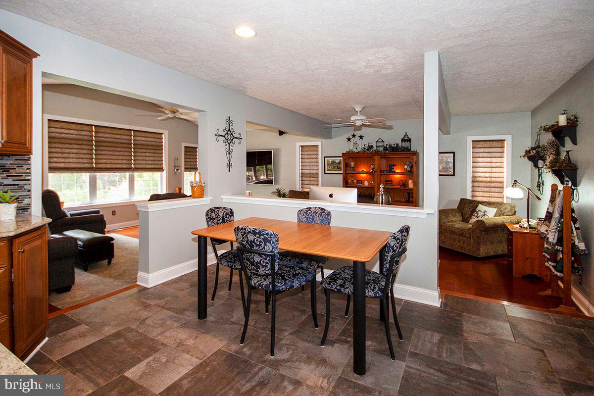 44 Aberdeen Drive Sicklerville, NJ 08081 - Photo 12 of 52 Kitchen: Breakfast Area