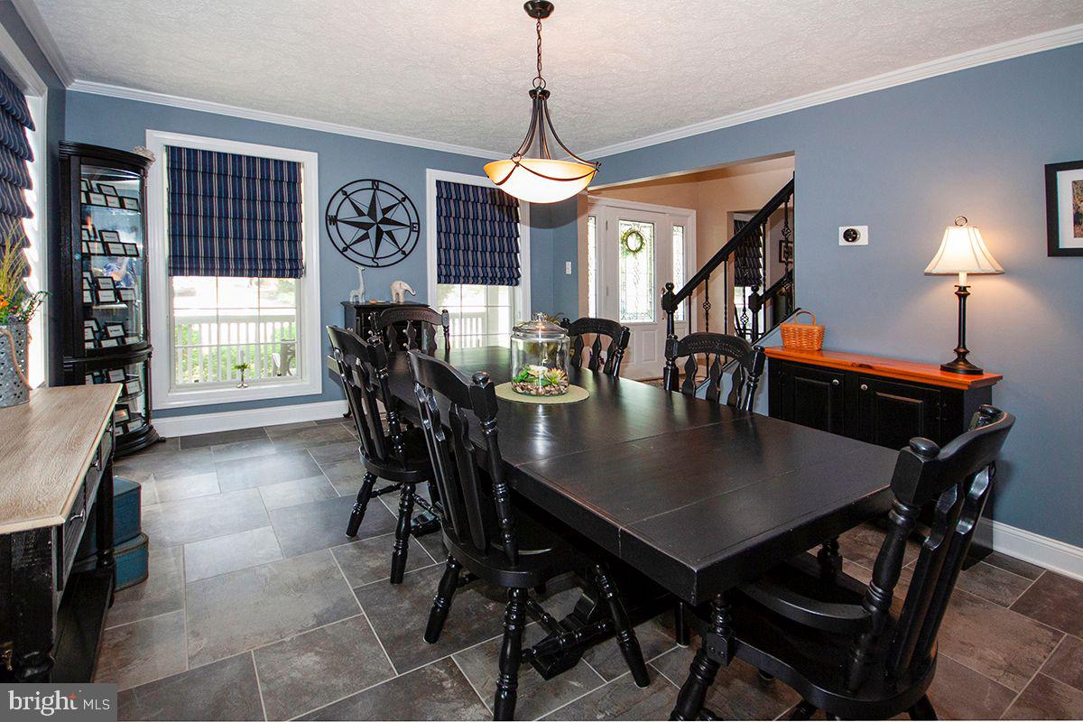 44 Aberdeen Drive Sicklerville, NJ 08081 - Photo 17 of 52 Dining Room: Crown Molding
