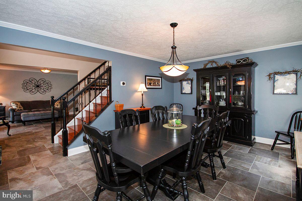 44 Aberdeen Drive Sicklerville, NJ 08081 - Photo 18 of 52 Dining Room: Crown Molding