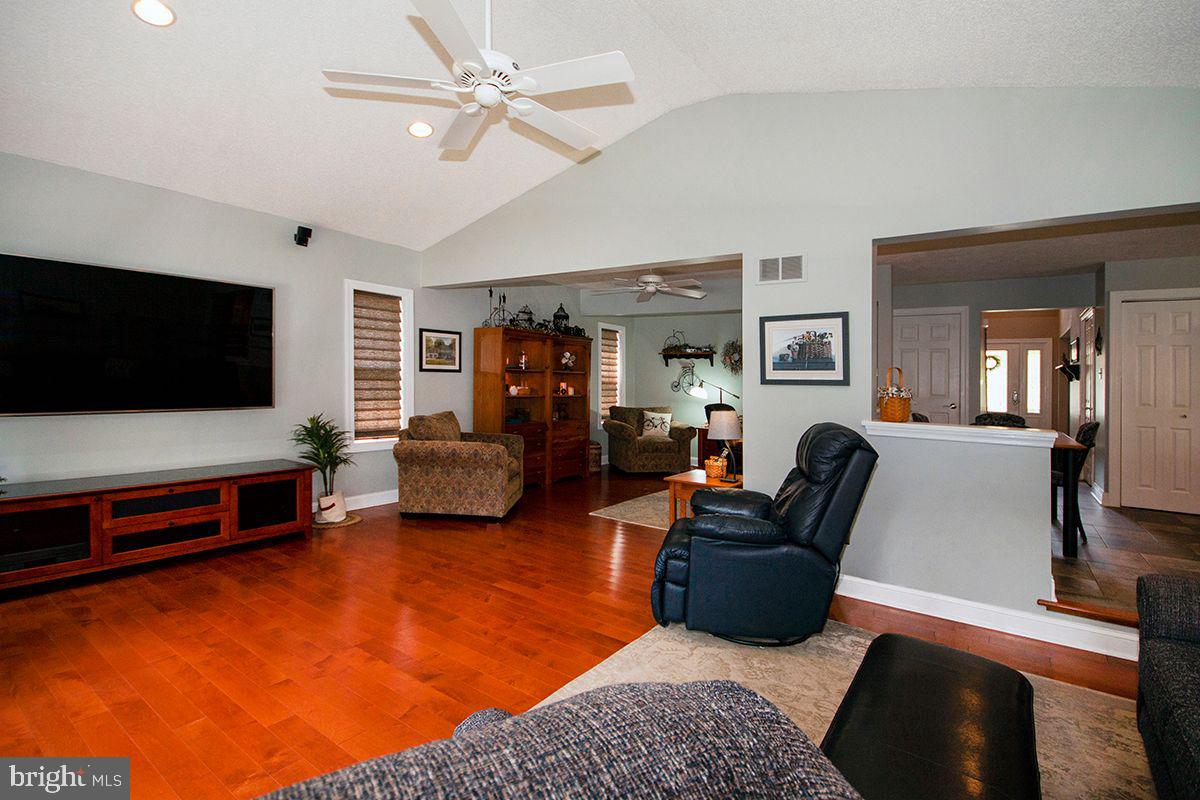 44 Aberdeen Drive Sicklerville, NJ 08081 - Photo 22 of 52 Sunroom: Theater Area, Vaulted Ceilings