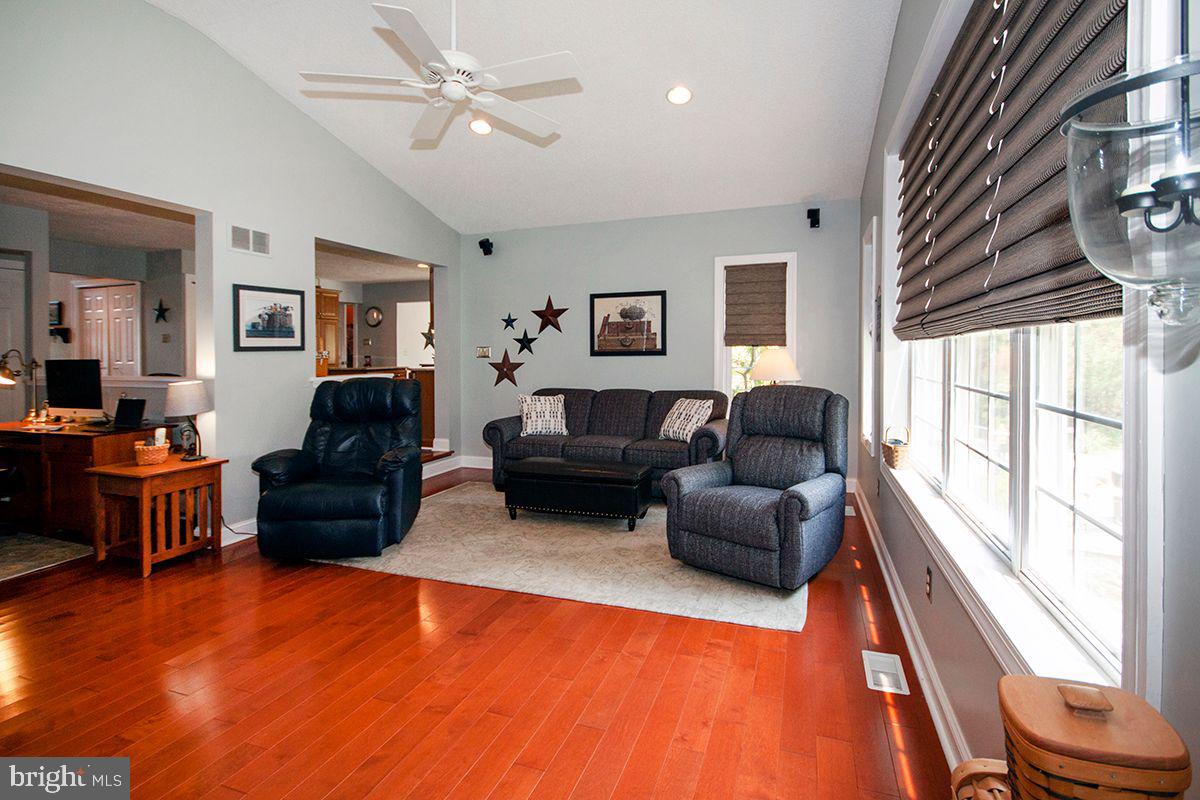 44 Aberdeen Drive Sicklerville, NJ 08081 - Photo 23 of 52 Sunroom: Theater Area, Vaulted Ceilings