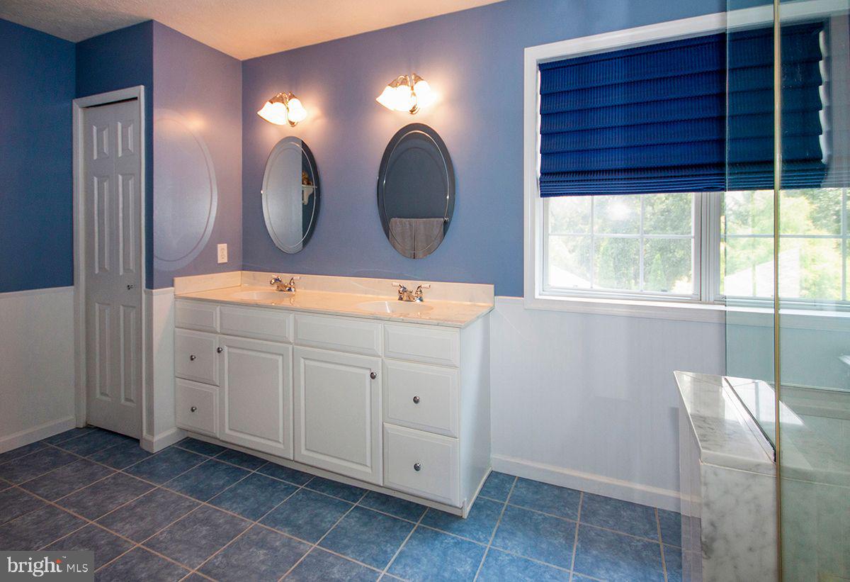 44 Aberdeen Drive Sicklerville, NJ 08081 - Photo 31 of 52 Glass Shower