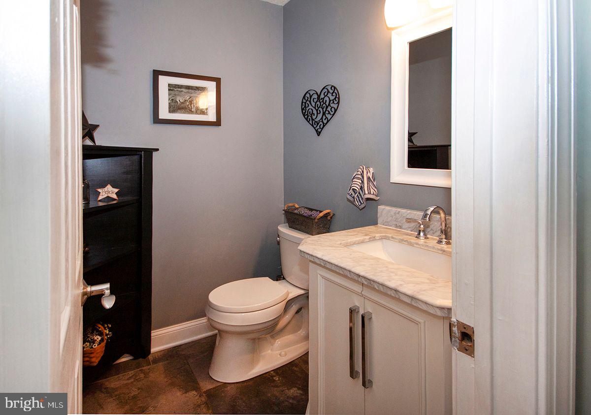 44 Aberdeen Drive Sicklerville, NJ 08081 - Photo 46 of 52 Powder Room: New