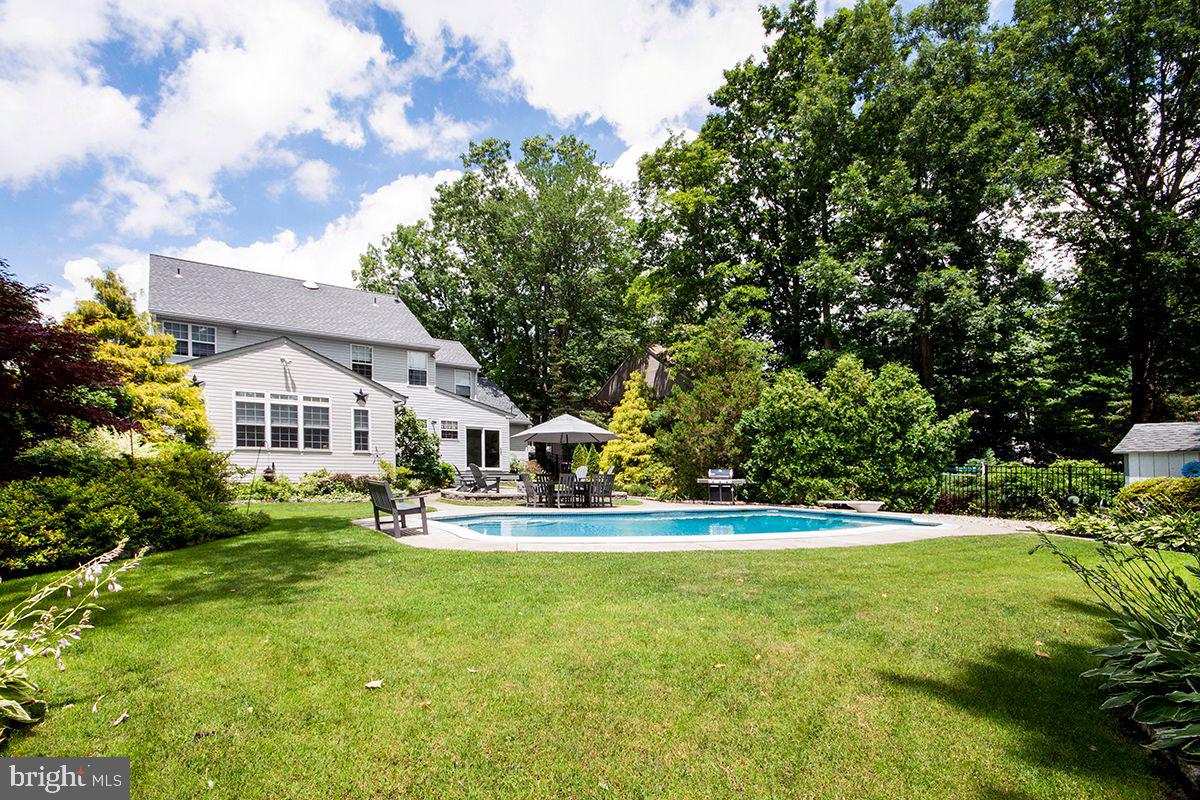 44 Aberdeen Drive Sicklerville, NJ 08081 - Photo 7 of 52 Exterior Back: Big Lot
