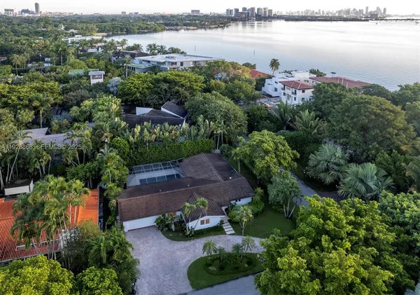 an aerial view of a house with outdoor space and lake view