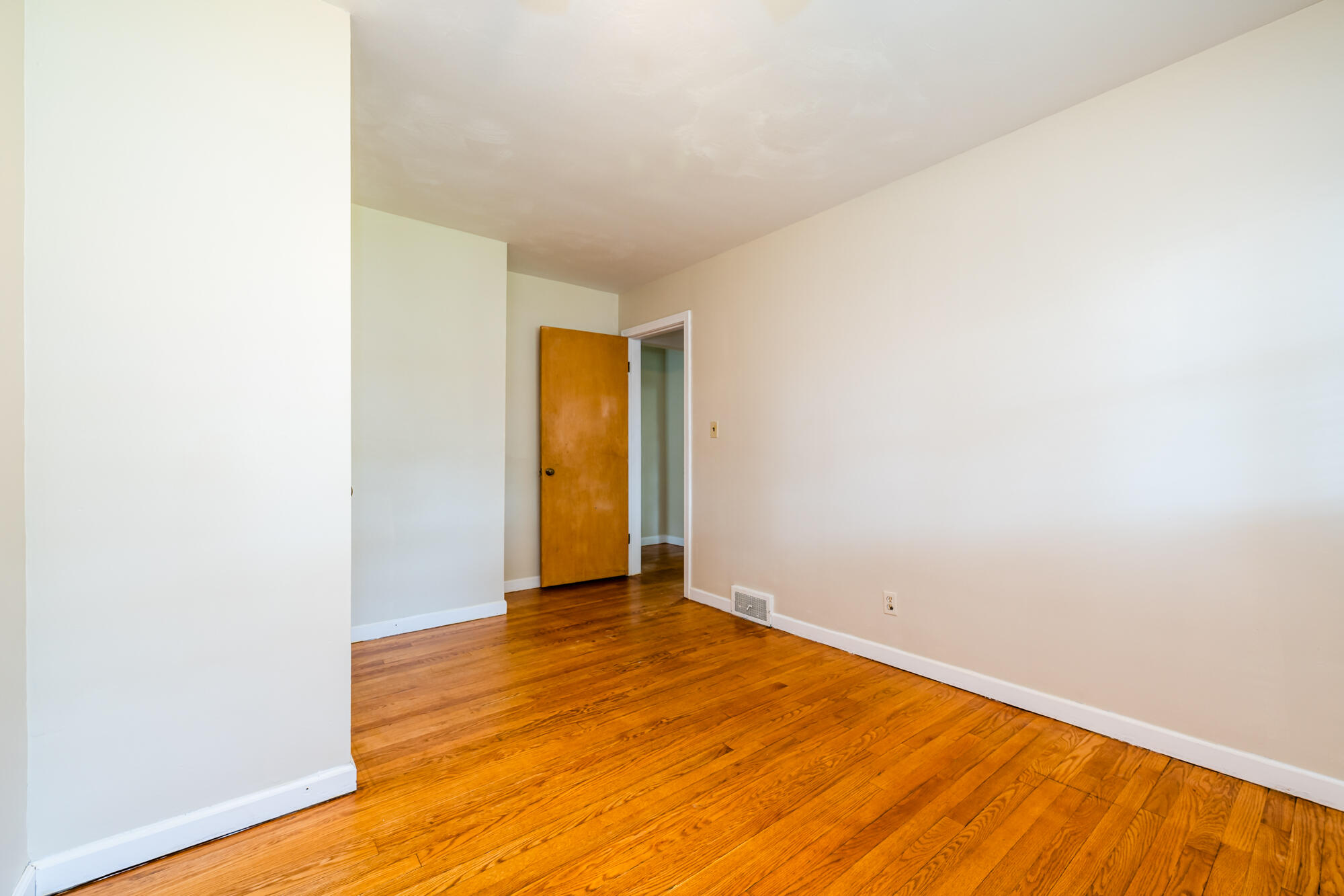 223 Fisk Road Benton Harbor, MI 49022 - Photo 13 of 26 Fiske-113