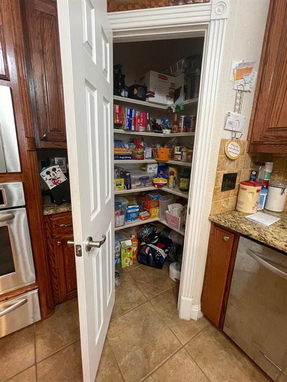 253 South Natural Spring Lane Azle, TX 76020 - Photo 9 of 18 Pantry