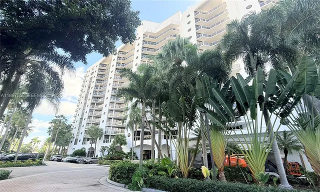 $3,200 | 3610 Yacht Club Drive, Unit 414, Aventura, FL 33180