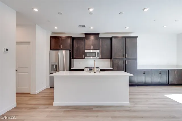 $584,801 | 11905 Angle Clf Avenue, Las Vegas, NV 89138