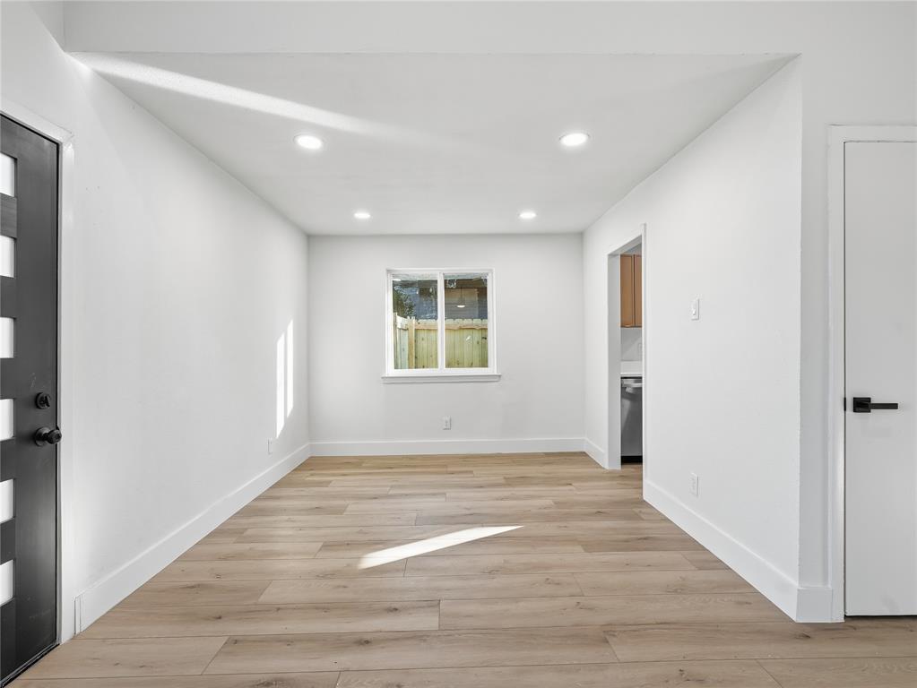 1725 R Avenue Plano, TX 75074 - Photo 3 of 34