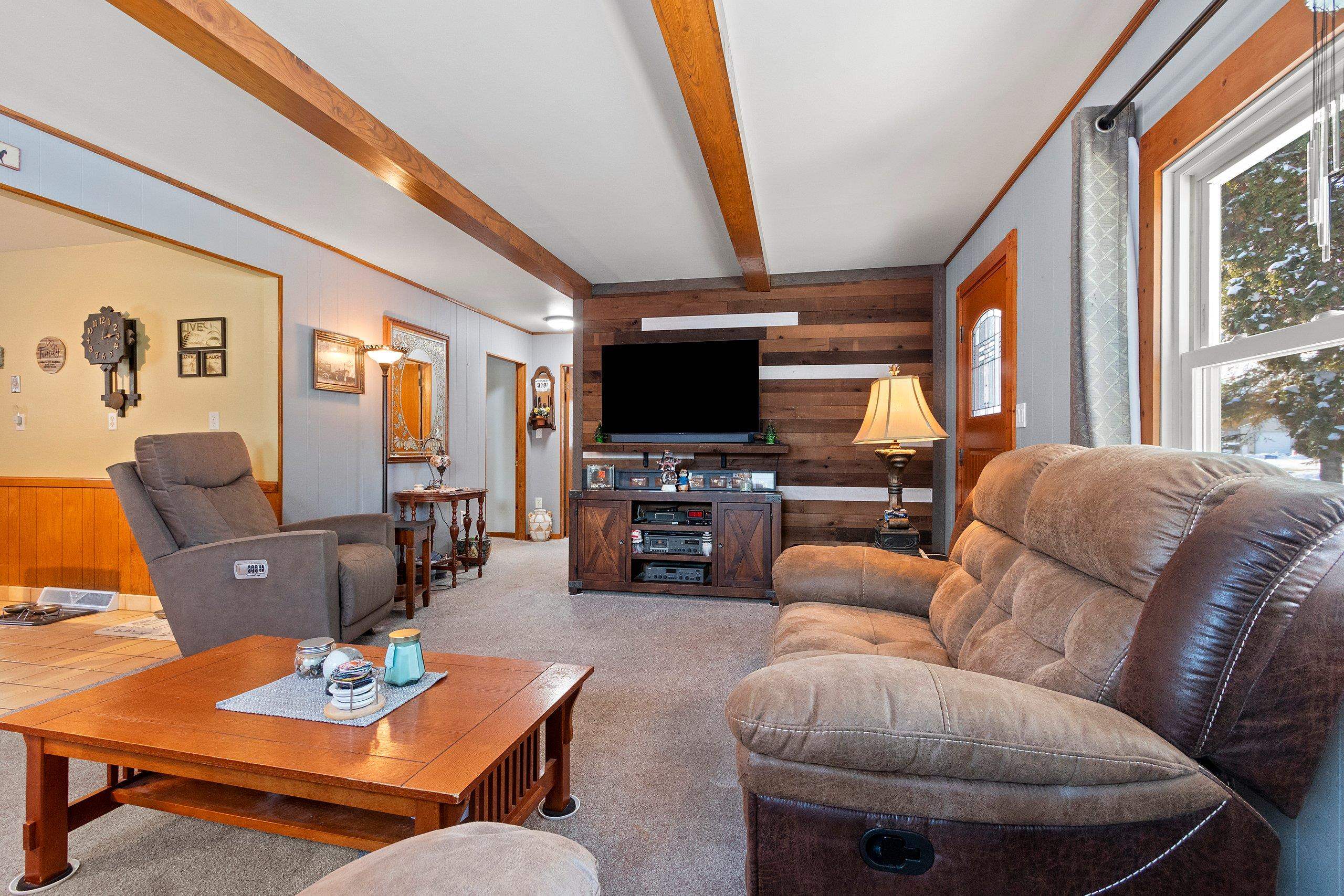 6482 County Rd A Neenah, WI 54956 - Photo 9 of 31