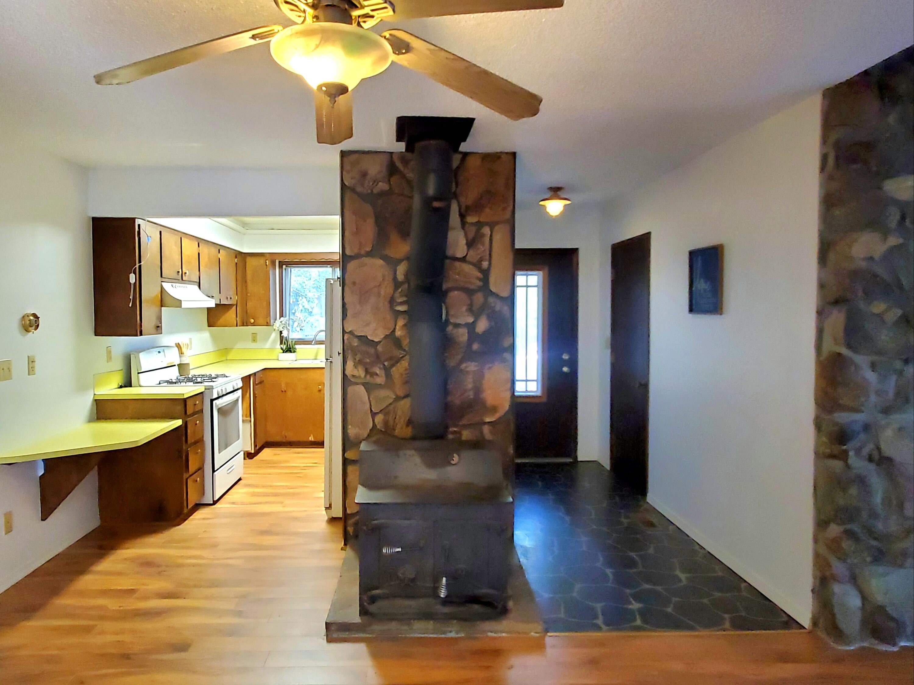 395 East Fork Road Williams, OR 97544 - Photo 17 of 59 20231204_115130