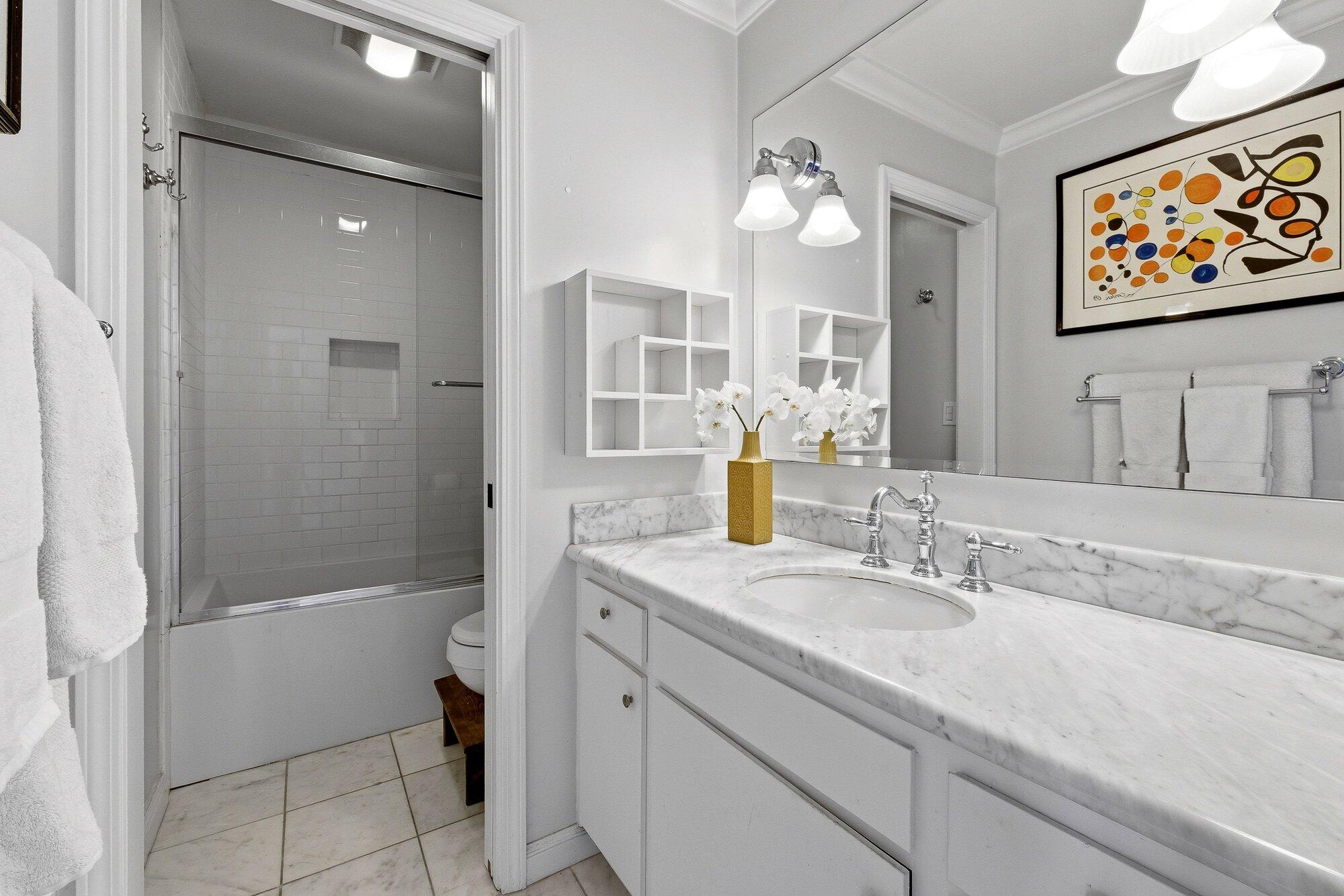 3375 Foothill Road, Unit 1123 Carpinteria, CA 93013 - Photo 11 of 21 Primary Bathroom