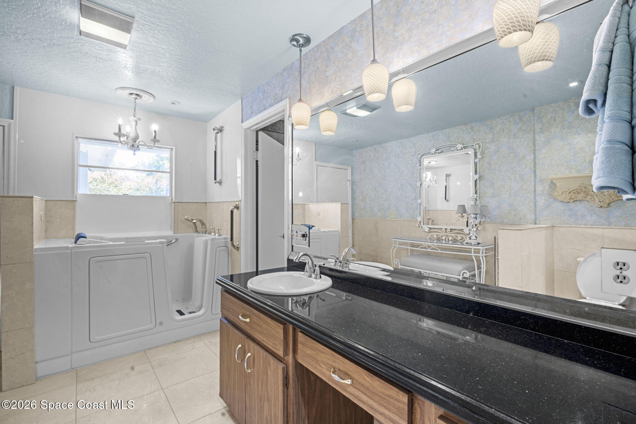 620 West Pine Road Melbourne, FL 32904 - Photo 17 of 32 a kitchen with a sink and cabinets