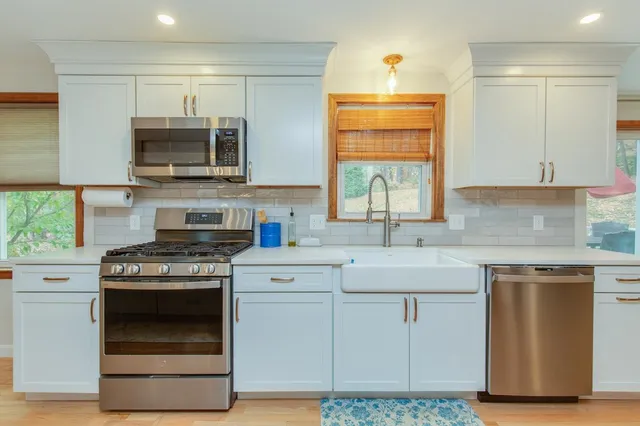 $659,900 | 6 Lund Drive, Hudson, NH 03051