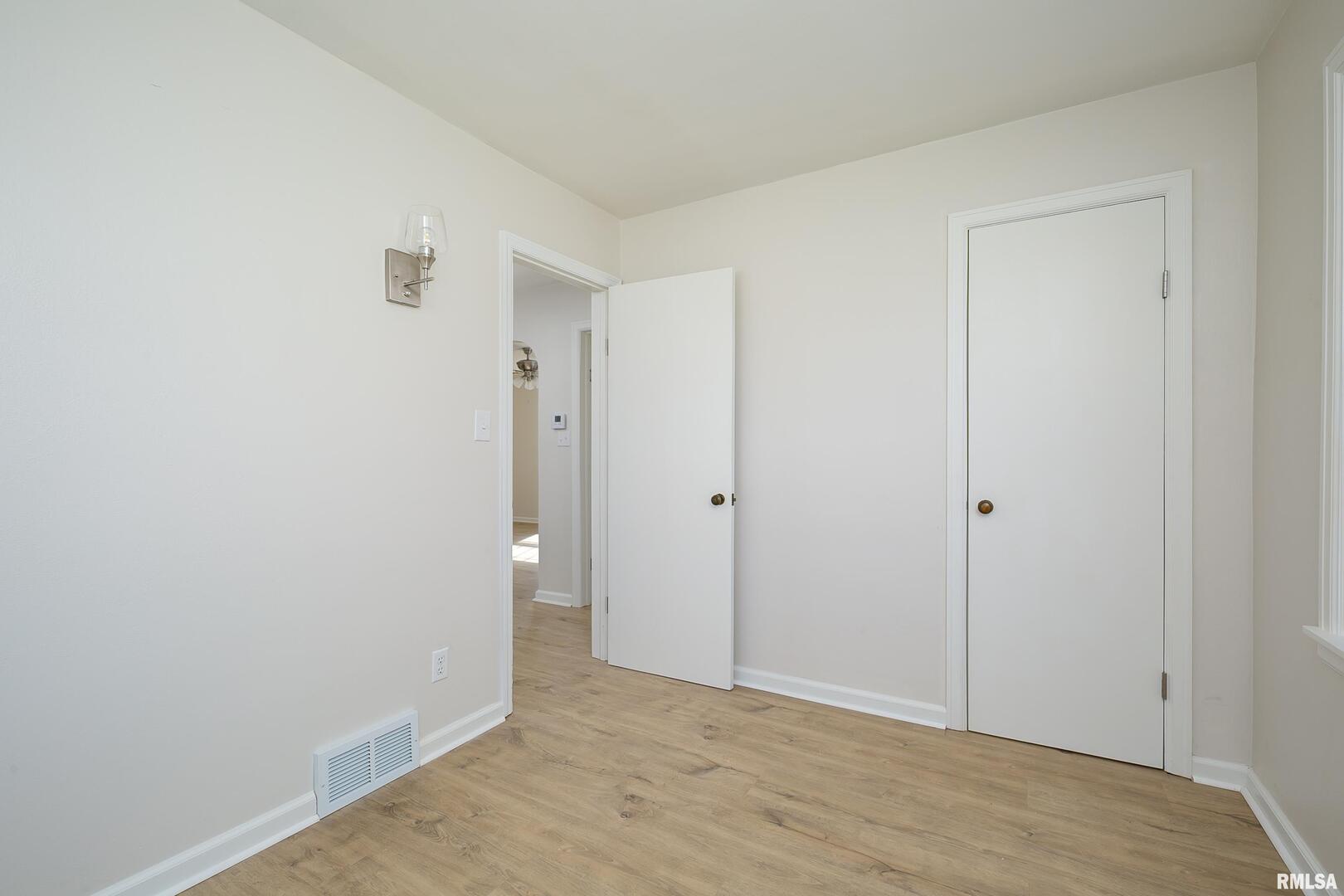 5431 3rd Avenue Moline, IL 61265 - Photo 13 of 29 a view of an empty room