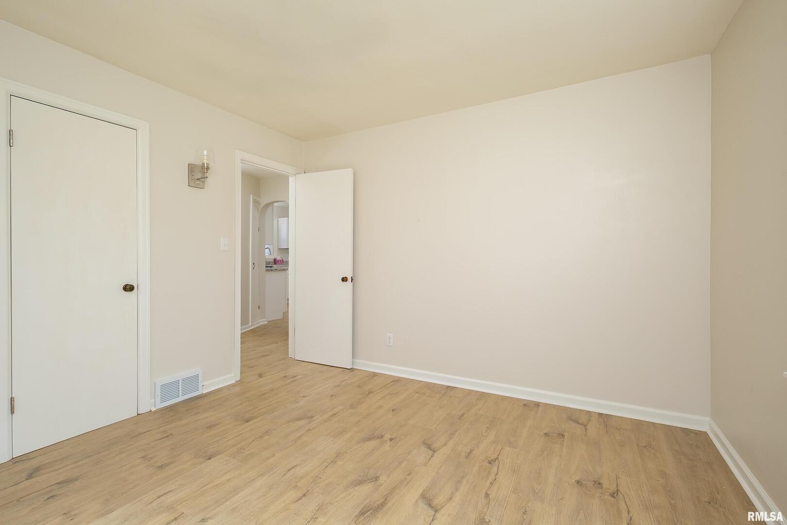 5431 3rd Avenue Moline, IL 61265 - Photo 16 of 29 a view of an empty room