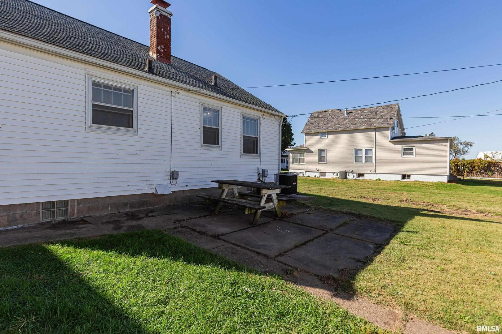 5431 3rd Avenue Moline, IL 61265 - Photo 28 of 29 a view of a backyard with sitting area