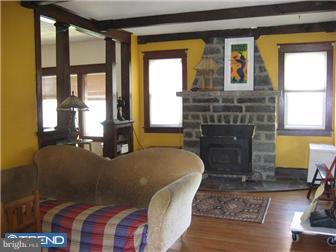 128 Rutledge Avenue Rutledge, PA 19070 - Photo 2 of 12 Living Room