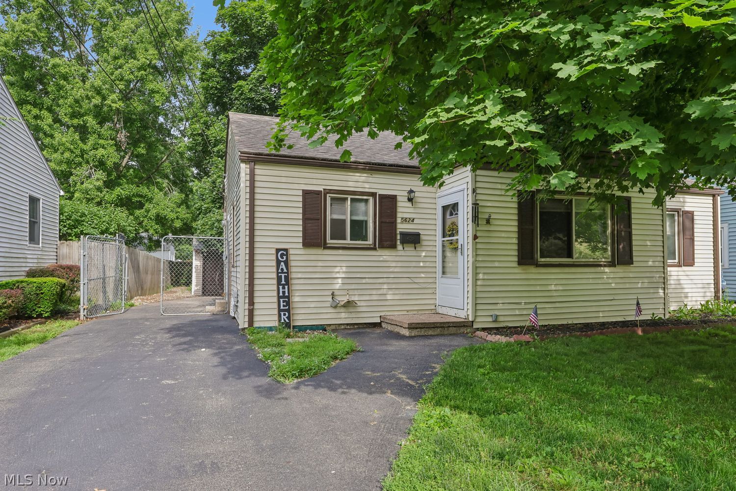 5624 Burns Road North Olmsted, OH 44070 - Photo 2 of 29