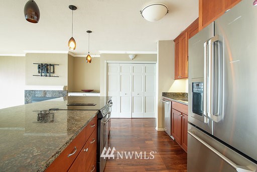 200 Beach Place, Unit 301 Edmonds, WA 98020 - Photo 4 of 22