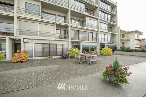 200 Beach Place, Unit 301 Edmonds, WA 98020 - Photo 6 of 22