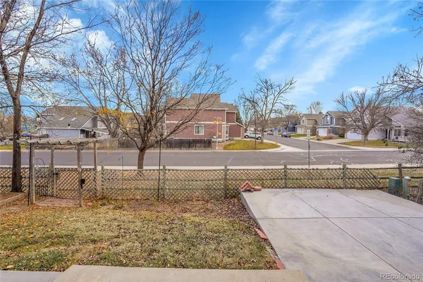 a view of a yard with an empty space