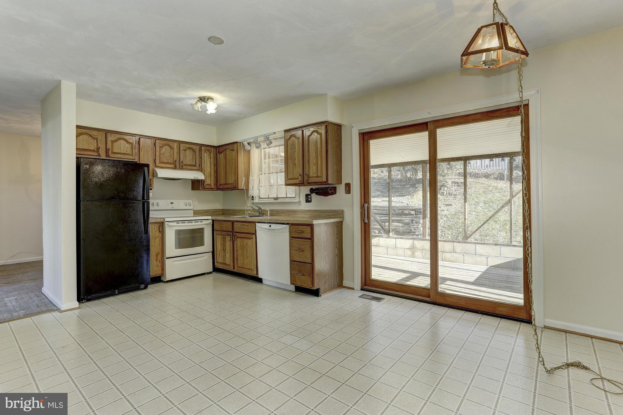 9311 Perglen Road Baltimore, MD 21236 - Photo 7 of 18 Eat-In Kitchen