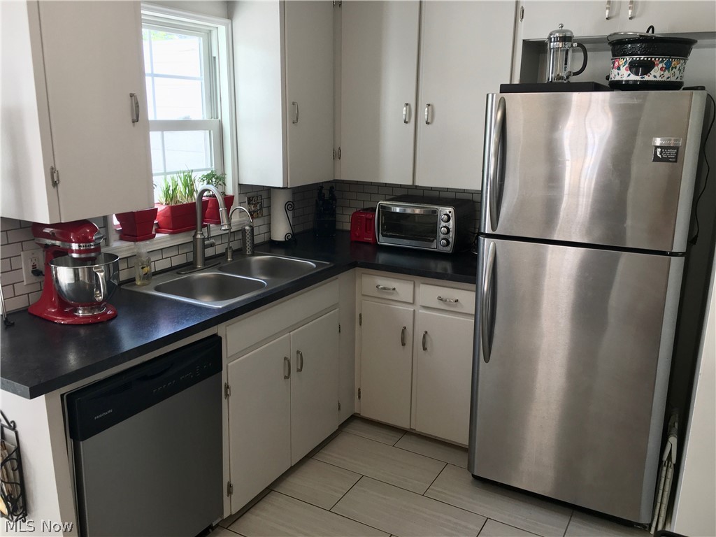 5208 Spencer Road Cleveland, OH 44124 - Photo 8 of 29
