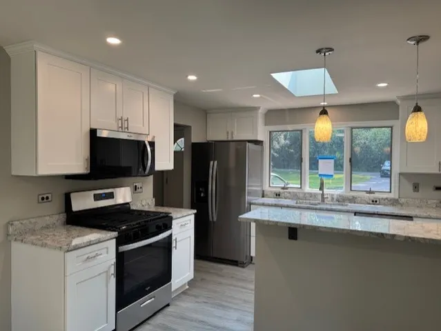 $575,000 | 28450 Shagbark Lane, Libertyville, IL 60048