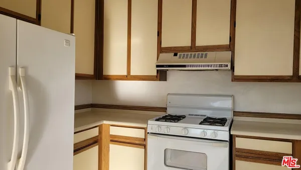 $2,450 | 533 South St Andrews Place, Unit 321, Los Angeles, CA 90020