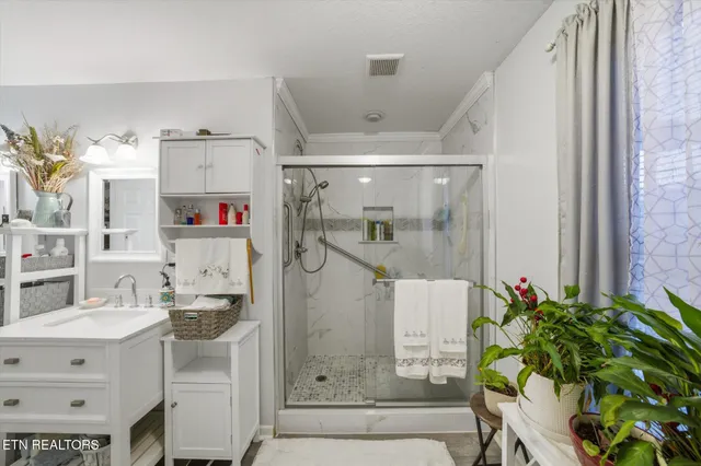 $335,000 | 2039 Highway 322, Sweetwater, TN 37874