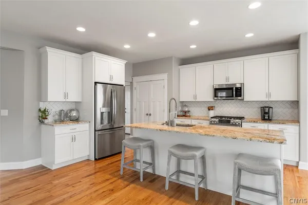 $549,900 | 104 Arch Stone Way, Camillus, NY 13031