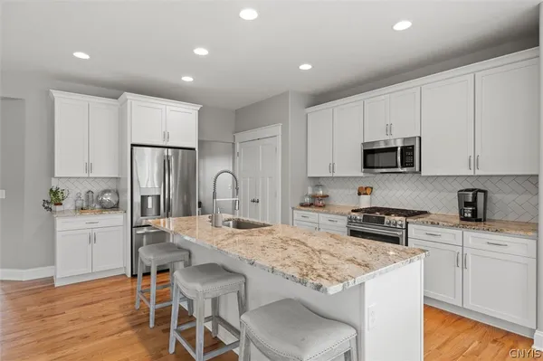 $549,900 | 104 Arch Stone Way, Camillus, NY 13031