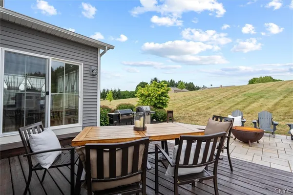 $549,900 | 104 Arch Stone Way, Camillus, NY 13031