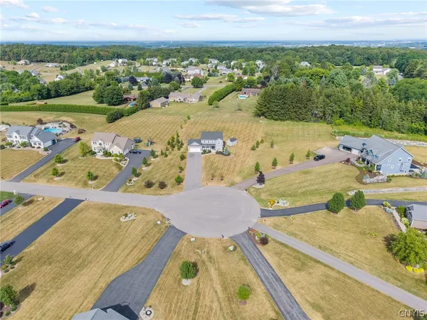 $549,900 | 104 Arch Stone Way, Camillus, NY 13031