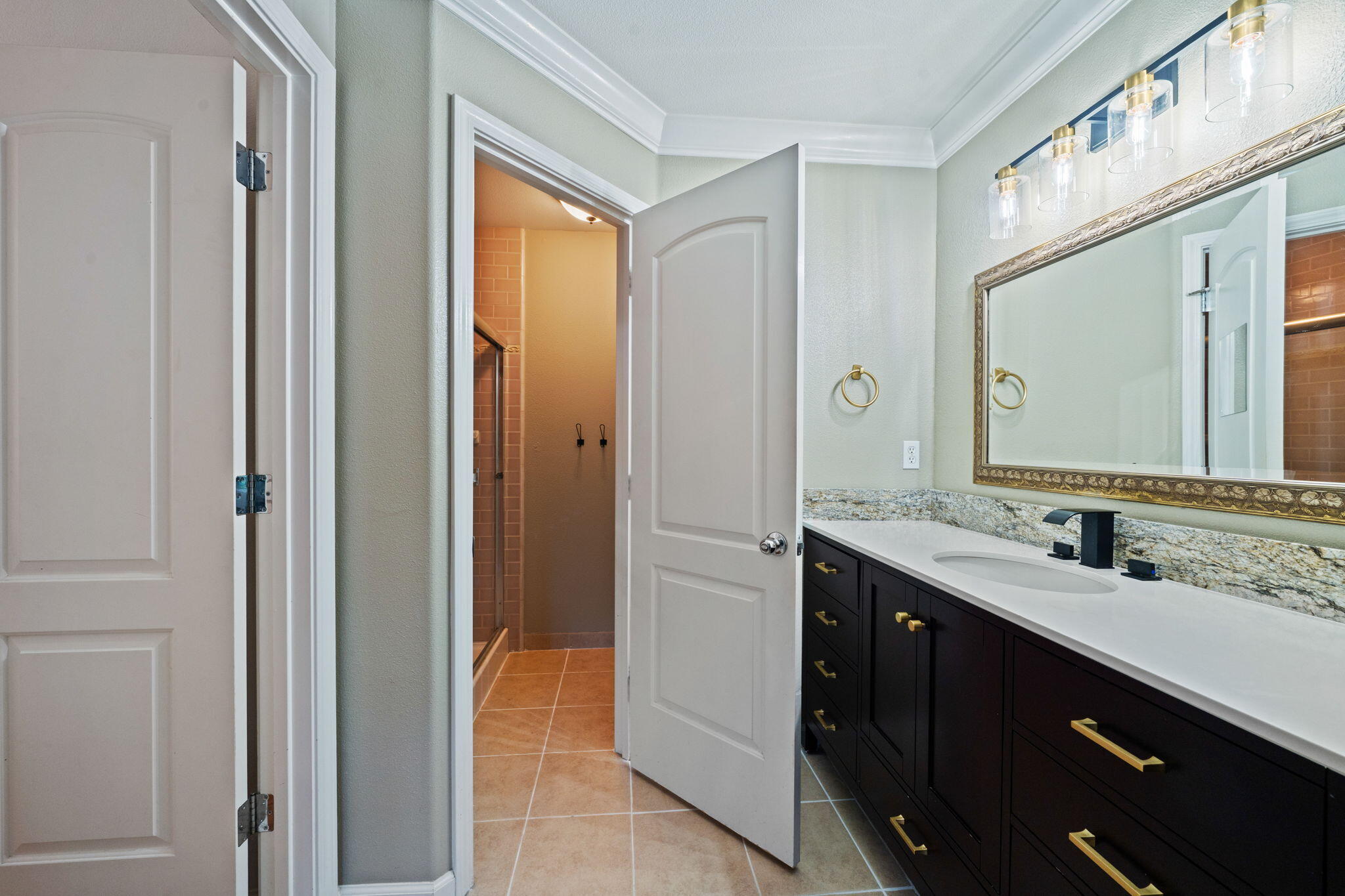 3790 Indio Way Redding, CA 96002 - Photo 20 of 51 Primary Bathroom