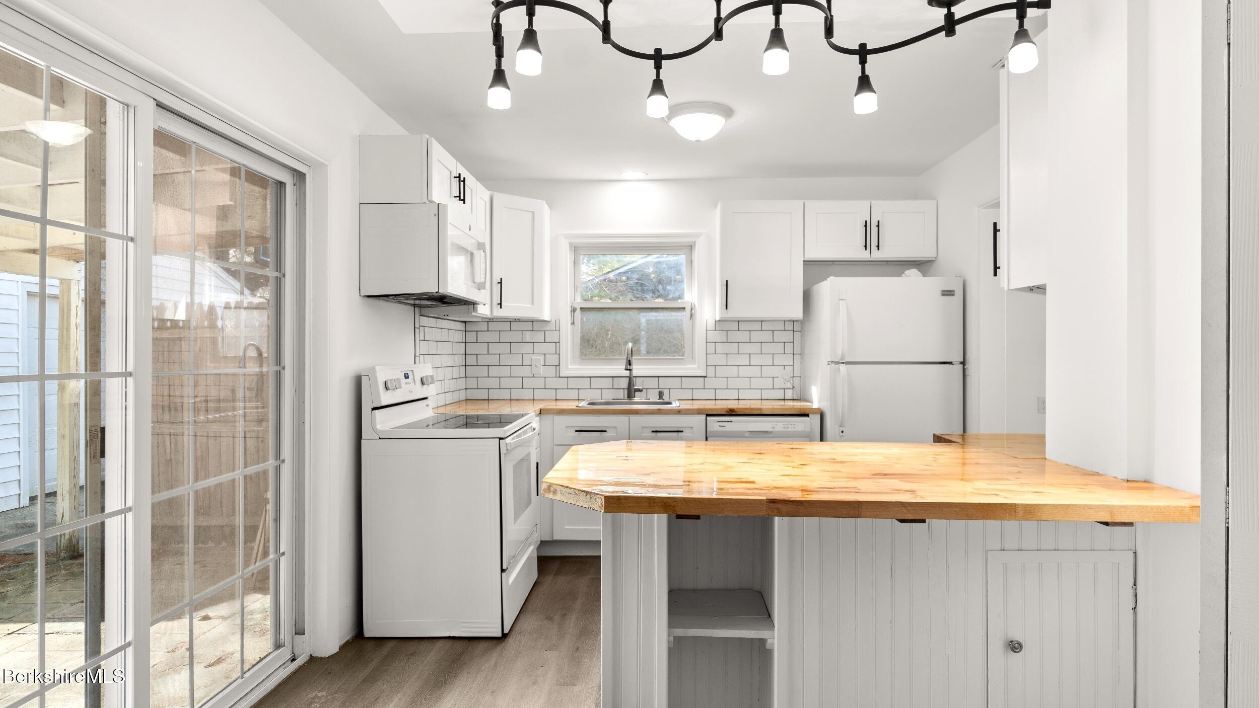 145 Jason Street Pittsfield, MA 01201 - Photo 11 of 27 Kitchen