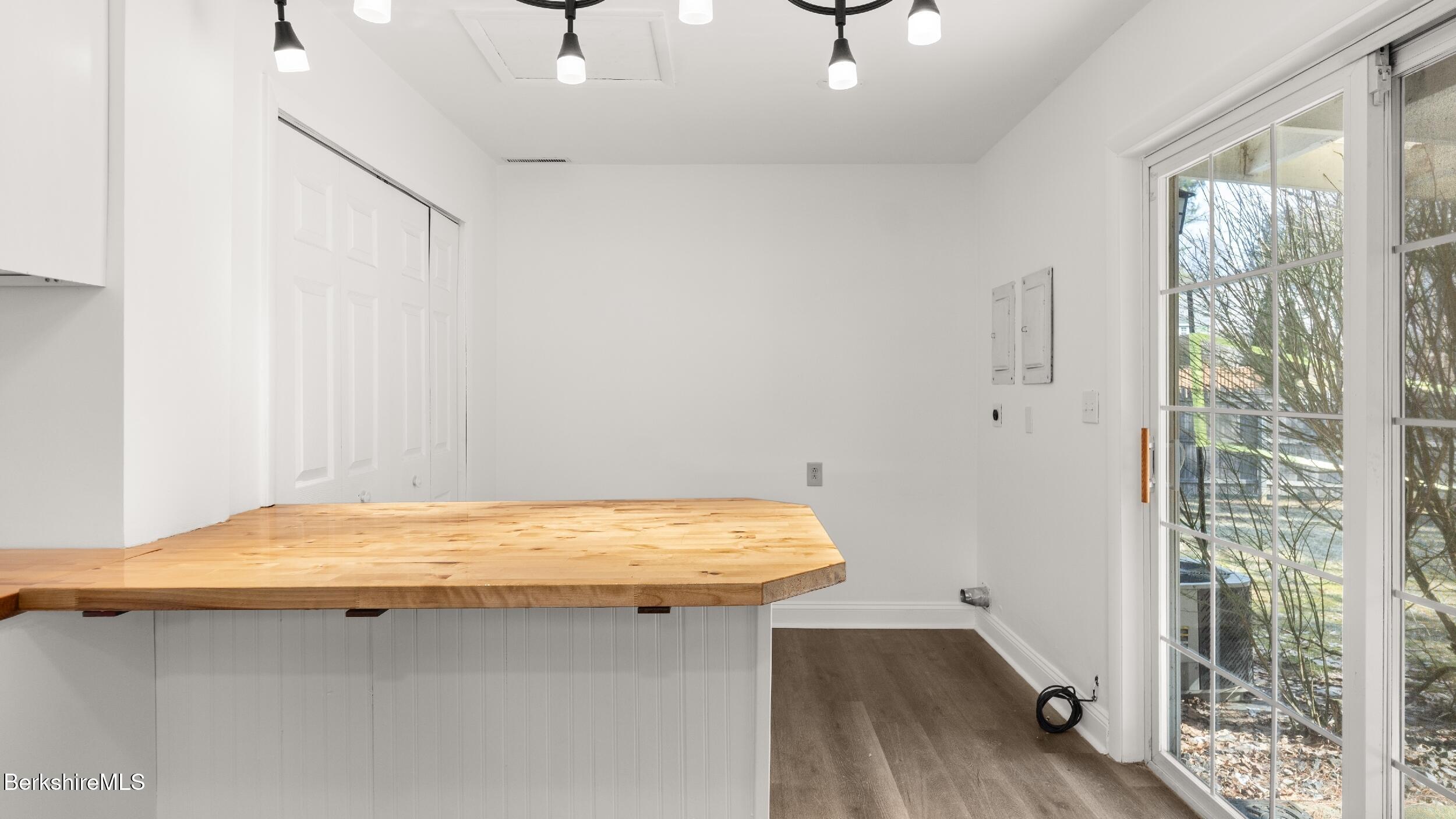 145 Jason Street Pittsfield, MA 01201 - Photo 12 of 27 Dining