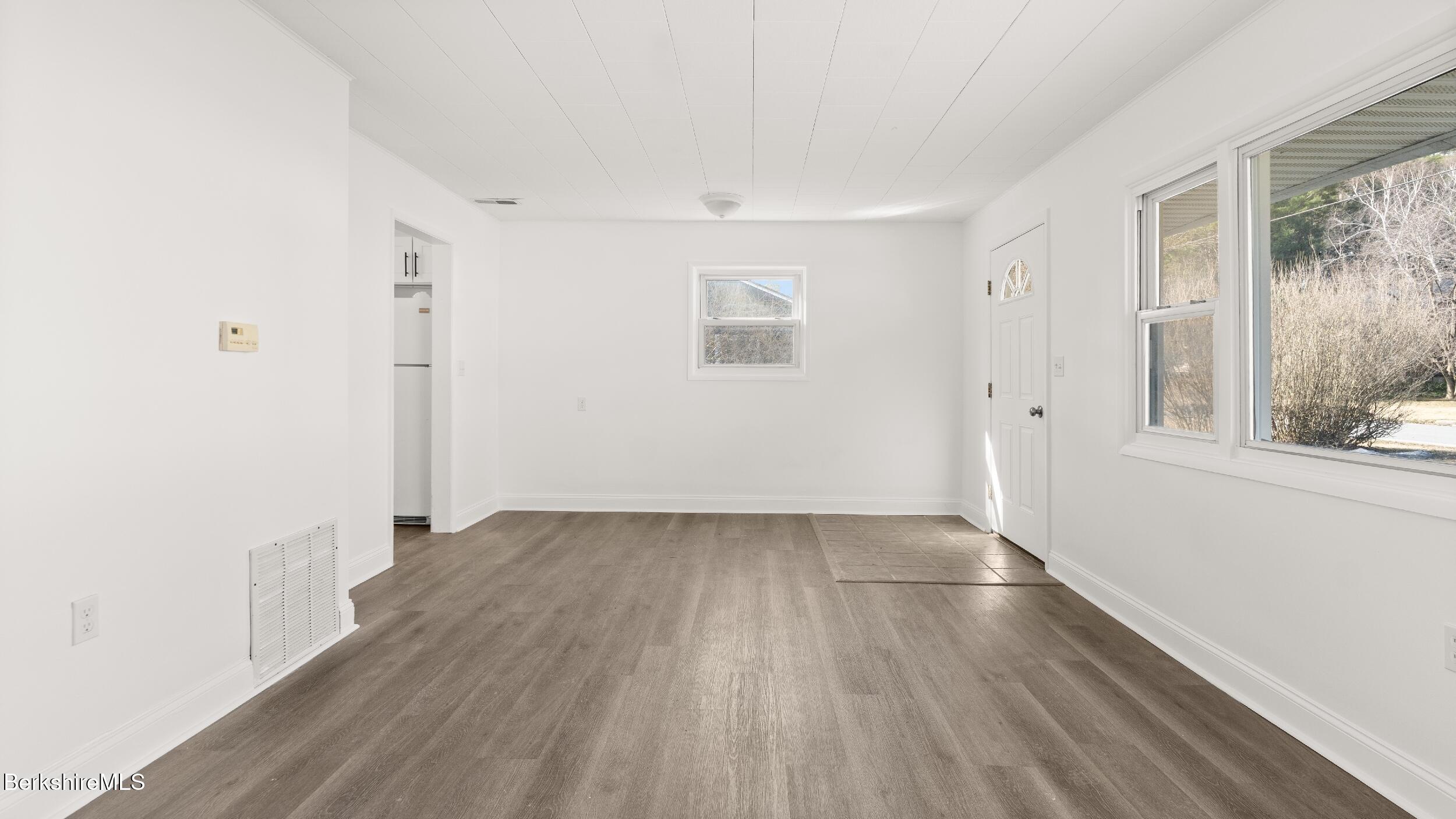 145 Jason Street Pittsfield, MA 01201 - Photo 3 of 27 Living Room