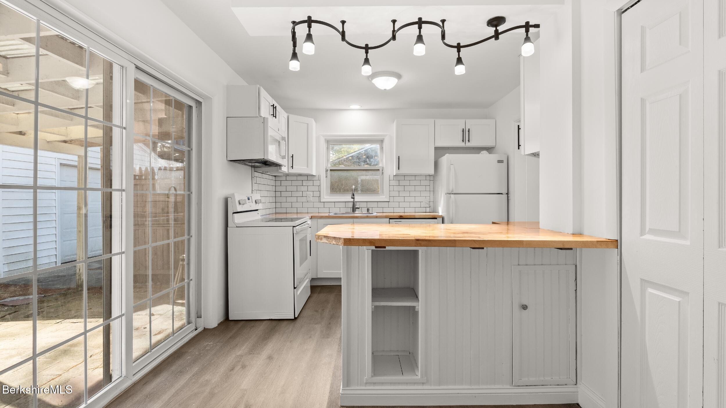 145 Jason Street Pittsfield, MA 01201 - Photo 8 of 27 Kitchen