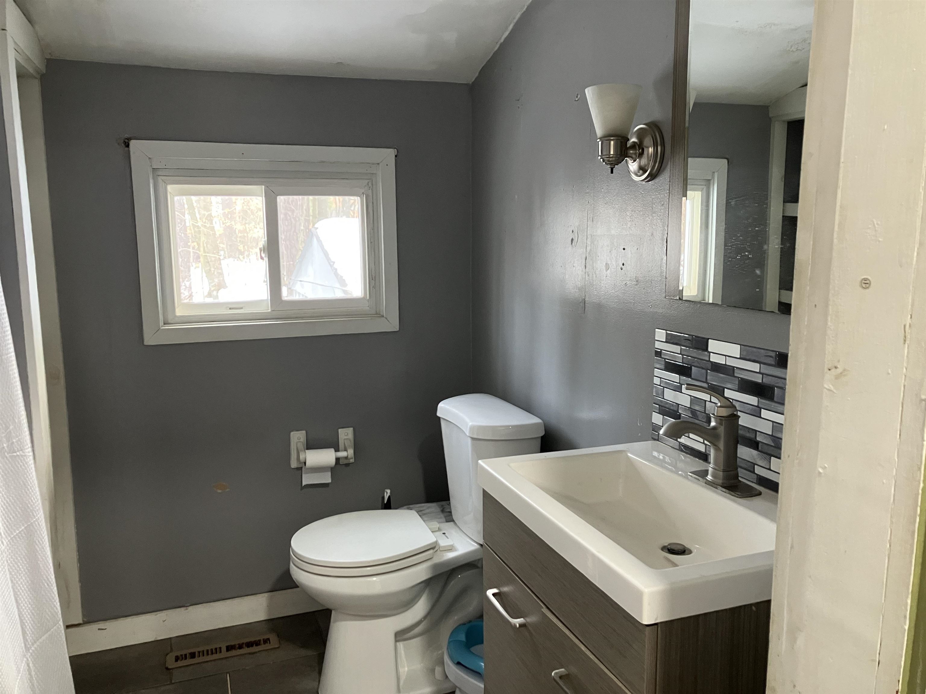 5 Jefferson Avenue Rochester, NH 03867 - Photo 11 of 17