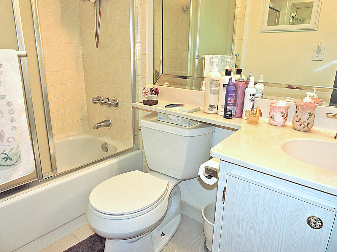 329 Pine Ridge Circle, Unit C1 Greenacres, FL 33463 - Photo 17 of 46 DSCN8645