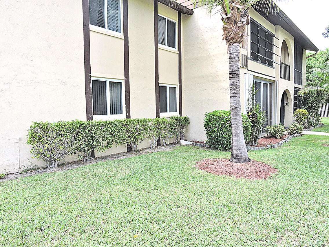 329 Pine Ridge Circle, Unit C1 Greenacres, FL 33463 - Photo 27 of 46 DSCN8692