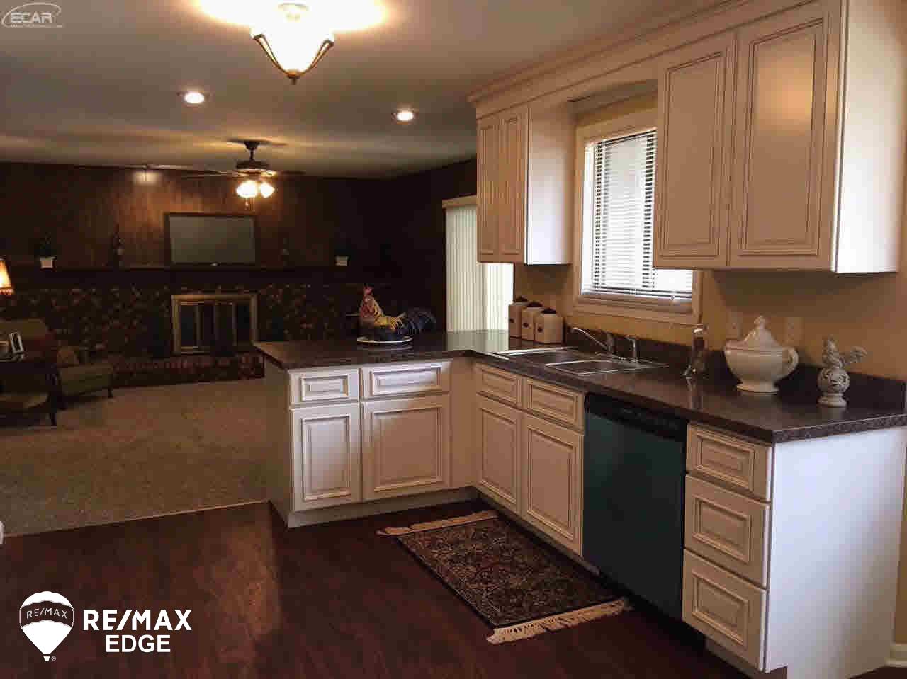 3179 Old Farm Road Flint, MI 48507 - Photo 9 of 28 21261692-8.JPG
