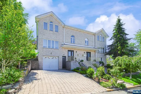 $3,950 | 408 7th Street, Unit B, Palisades Park, NJ 07650
