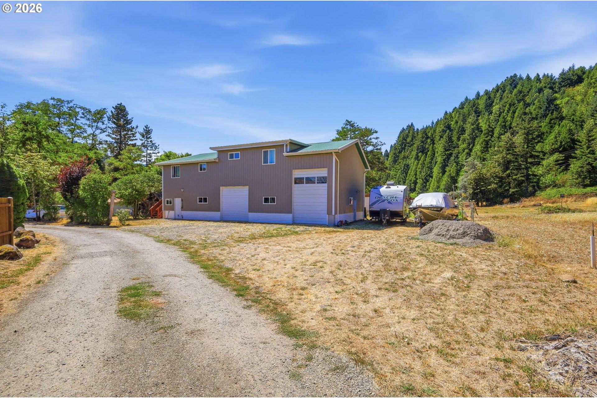 76566 Davis Road Oakridge, OR 97463 - Photo 2 of 42 Gallery Image 2